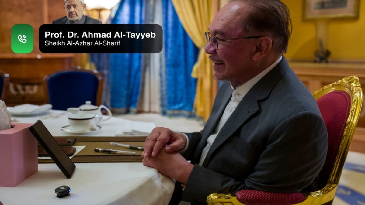 Anwar Discusses Islamic Scholarship Expansion With Al-Azhar Grand Imam
