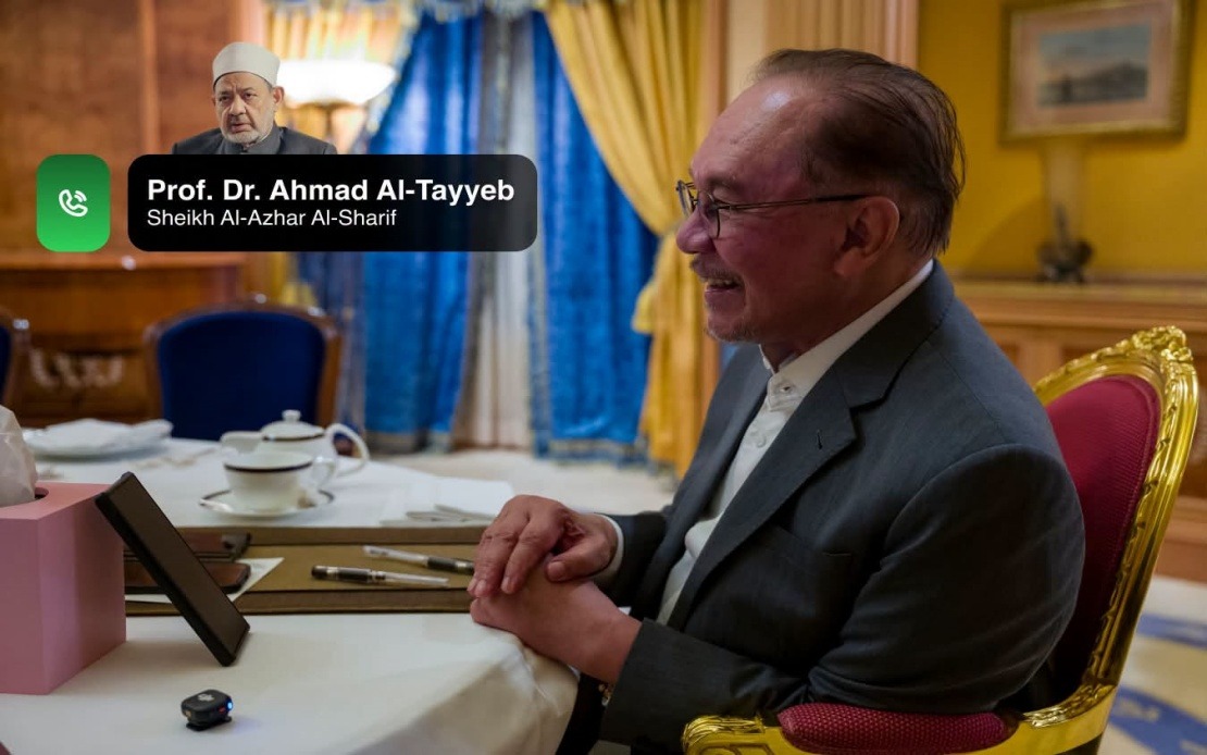 Anwar Discusses Islamic Scholarship Expansion With Al-Azhar Grand Imam
