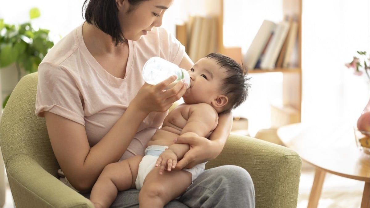 Chinese Infant's Near-Fatal Poisoning Highlights Dangers of Unconventional Baby Formula Preparation