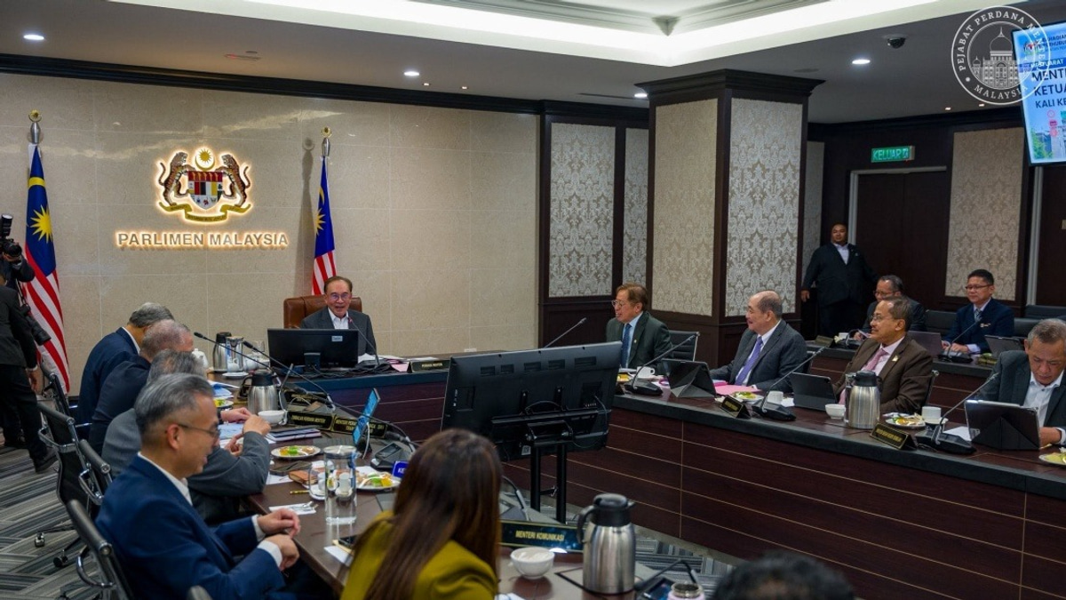 Anwar Convenes Senior State Leaders to Chart Economic Recovery Path