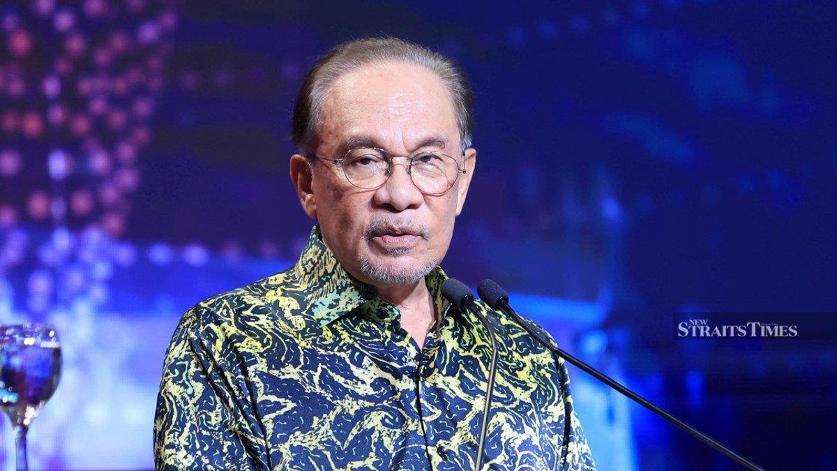 Anwar's Diplomatic Strategy Shields Malaysia's International Interests, Says Loke