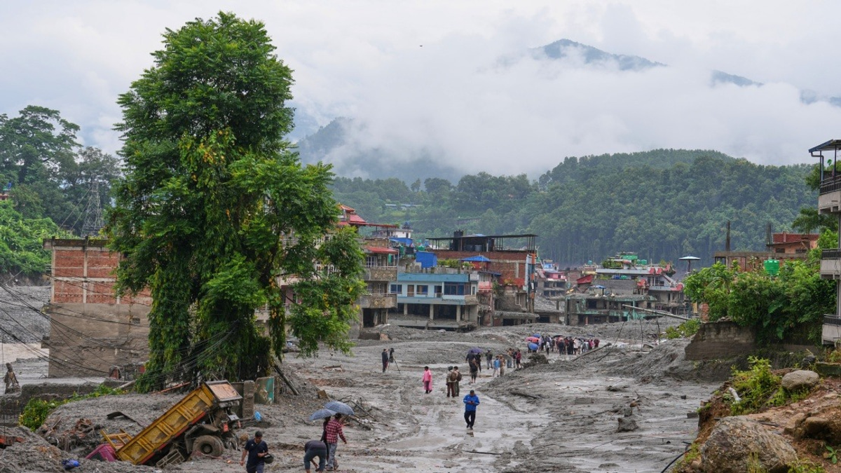 Nepal Mudslide Death Toll Reaches 675 As Search Continues for Nearly 2,500 Missing