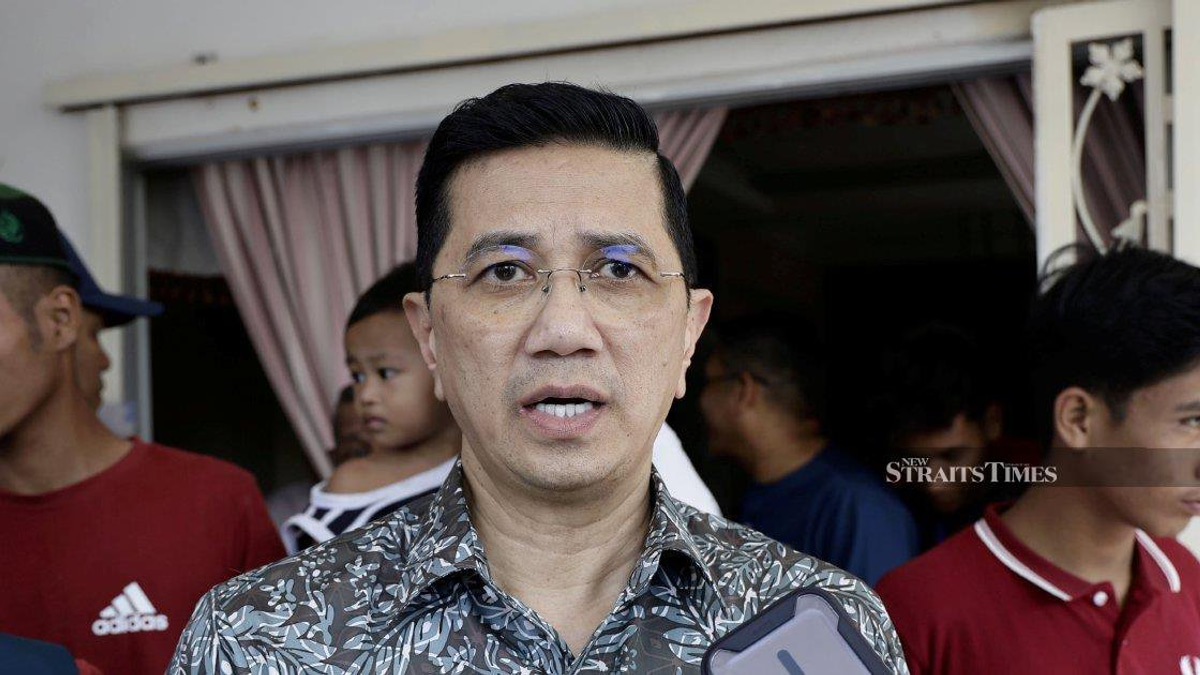 Anwar Dismisses Azmin Ali's Rejection of PKR Return, Questioning His Motives