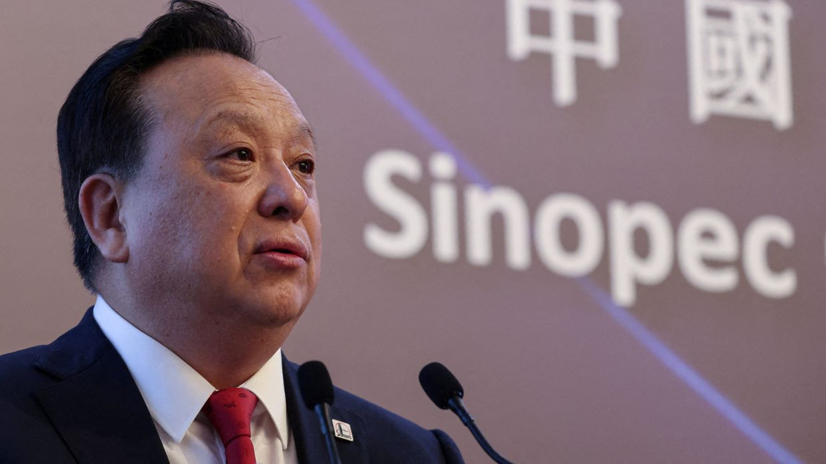 Sinopec's New Leader Charts Radical Course to Counter Oil Decline and Overcapacity Crisis