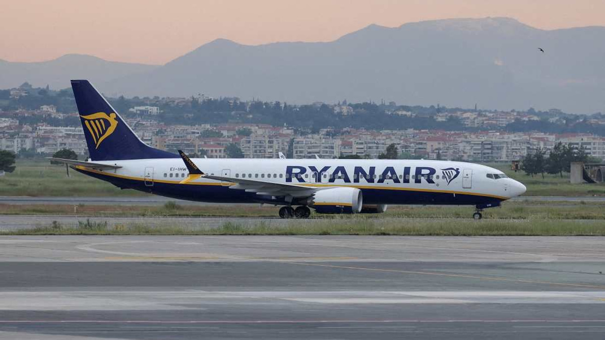 Engine Failure Partially Sucked Passenger Out of Ryanair Flight, Investigation Finds