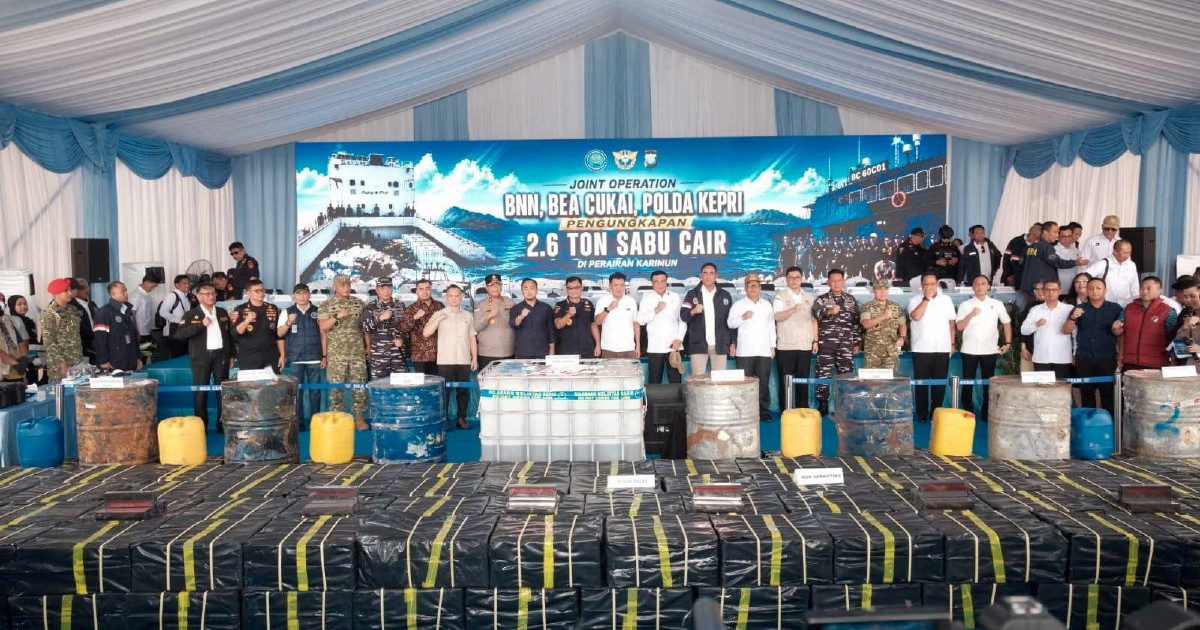 Indonesia Arrests 10 Myanmar Nationals in Major Liquid Methamphetamine Seizure