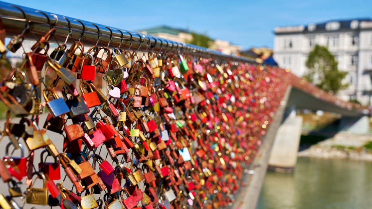 Jakarta's 'Love Lock' Bridge Plan Draws Fire Over Development Priorities