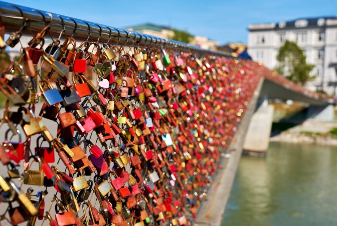 Jakarta's 'Love Lock' Bridge Plan Draws Fire Over Development Priorities
