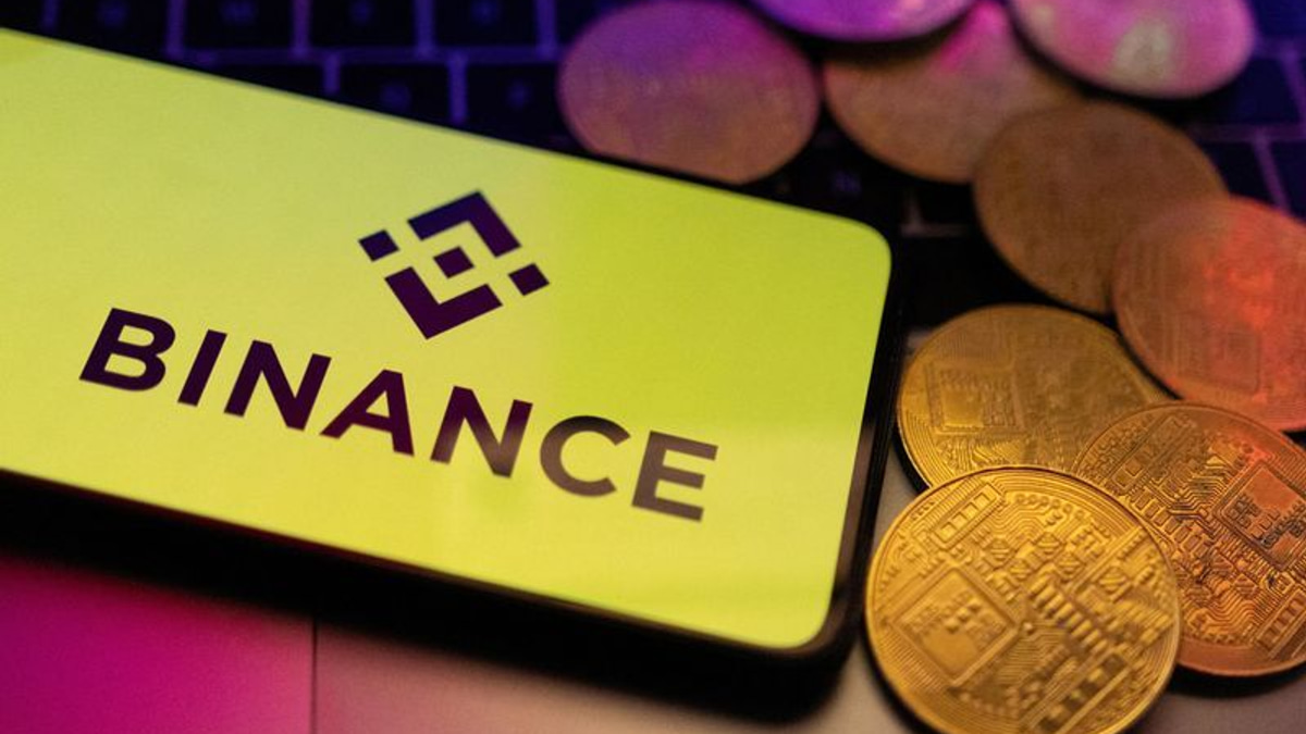Two Binance Staff Detained in UAE During Financial Crimes Inquiry