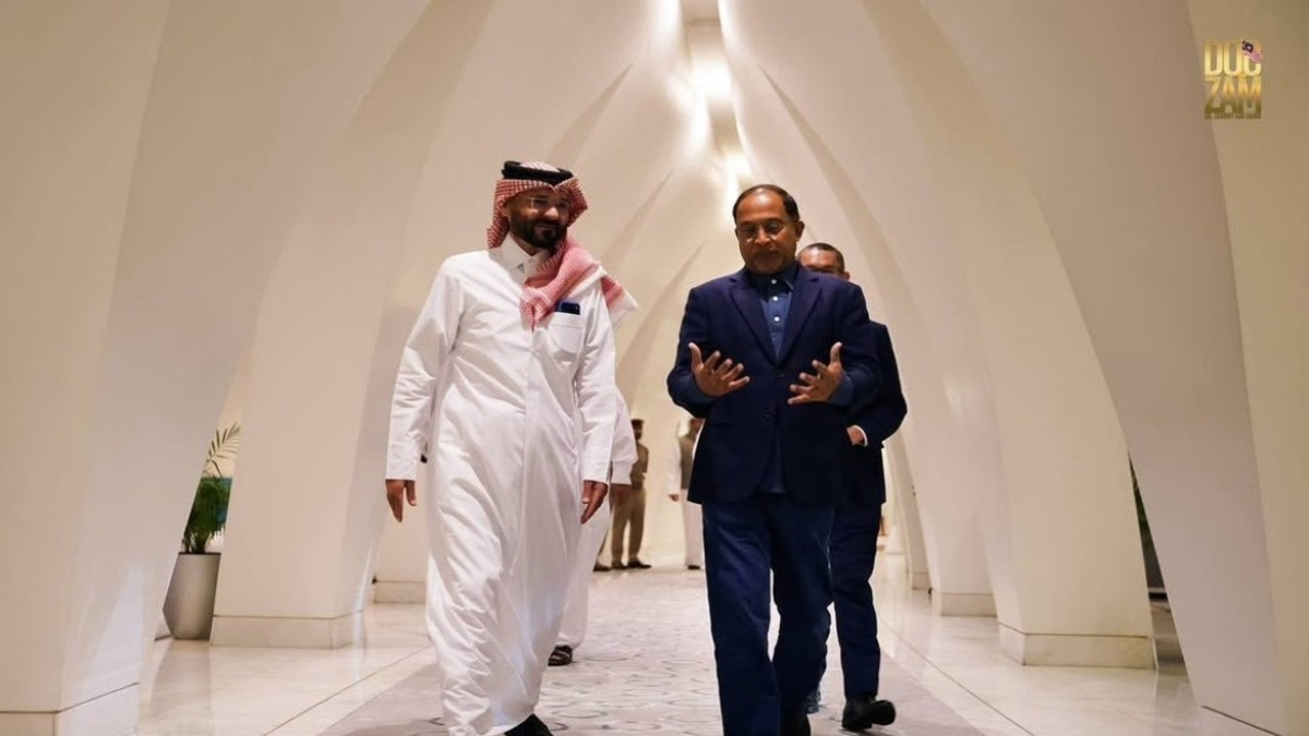 Malaysia's Higher Education Minister Zambry Represents Government at Qatar Funeral Rites