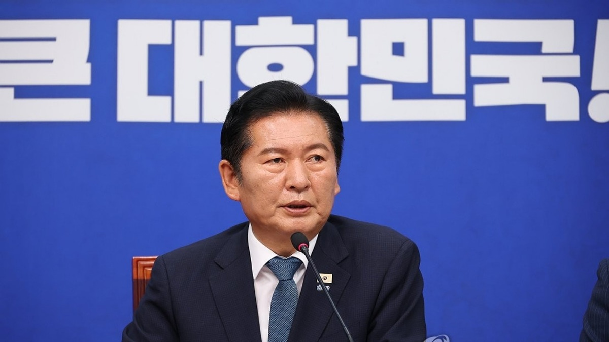 South Korea's Ruling Party Chief Steps Down Ahead of Leadership Race