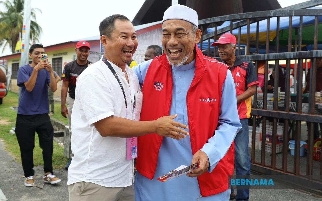 Cousins Campaign Cordially in Klawang Seat Battle