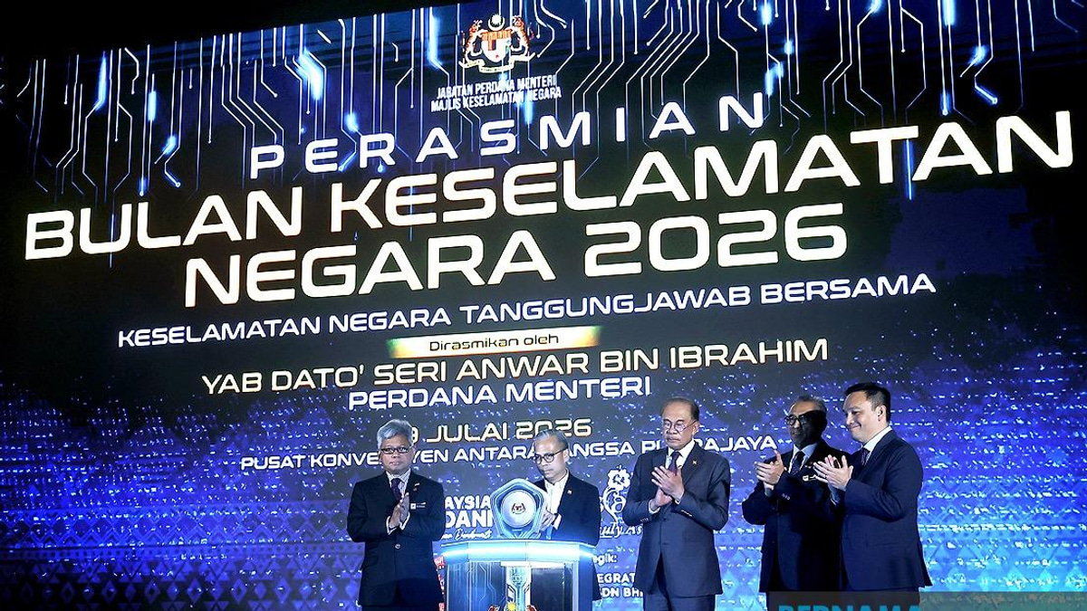 PM Anwar Urges Nation to Move Beyond Divisive Politics as Security Threats Intensify