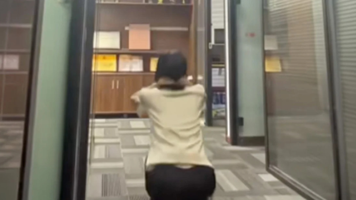 Chinese Worker Develops Life-Threatening Muscle Condition After Forced Squats Punishment