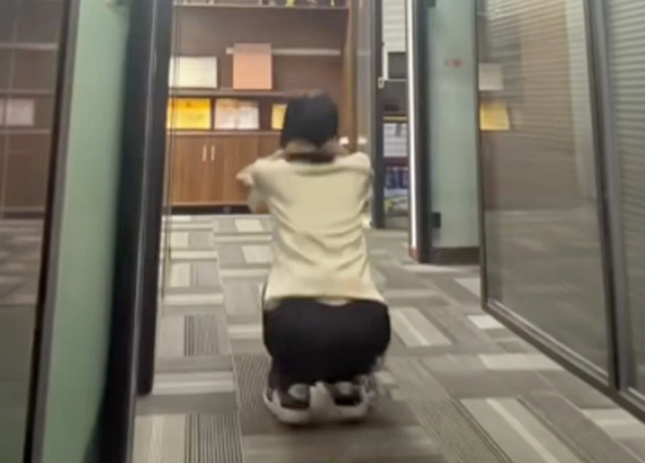 Chinese Worker Develops Life-Threatening Muscle Condition After Forced Squats Punishment