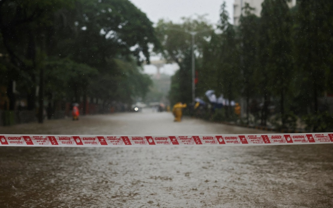 Six Dead as Heavy Monsoon Rains Trigger Building Collapse in Mumbai