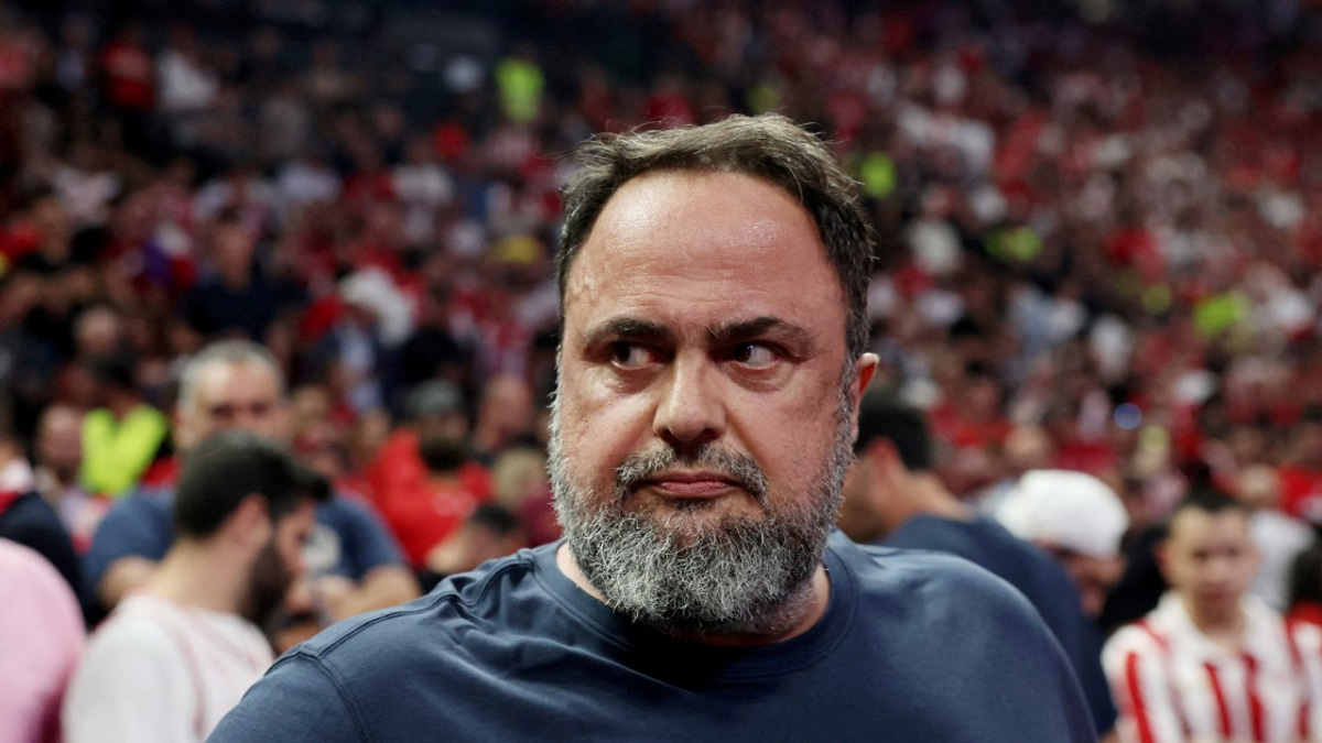 Nottingham Forest Owner Marinakis Takes Crystal Palace to Court Over Defamatory Fan Banner