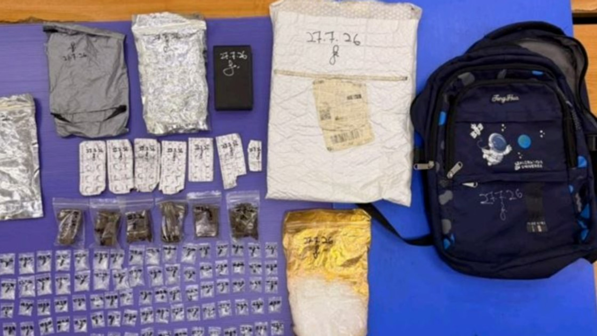 Police seize nearly RM100,000 after arresting suspected trafficker in Felda Tembangau