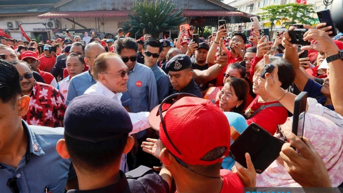 Anwar's Johor Campaign Visit Energises PH Ground Game in Final Week