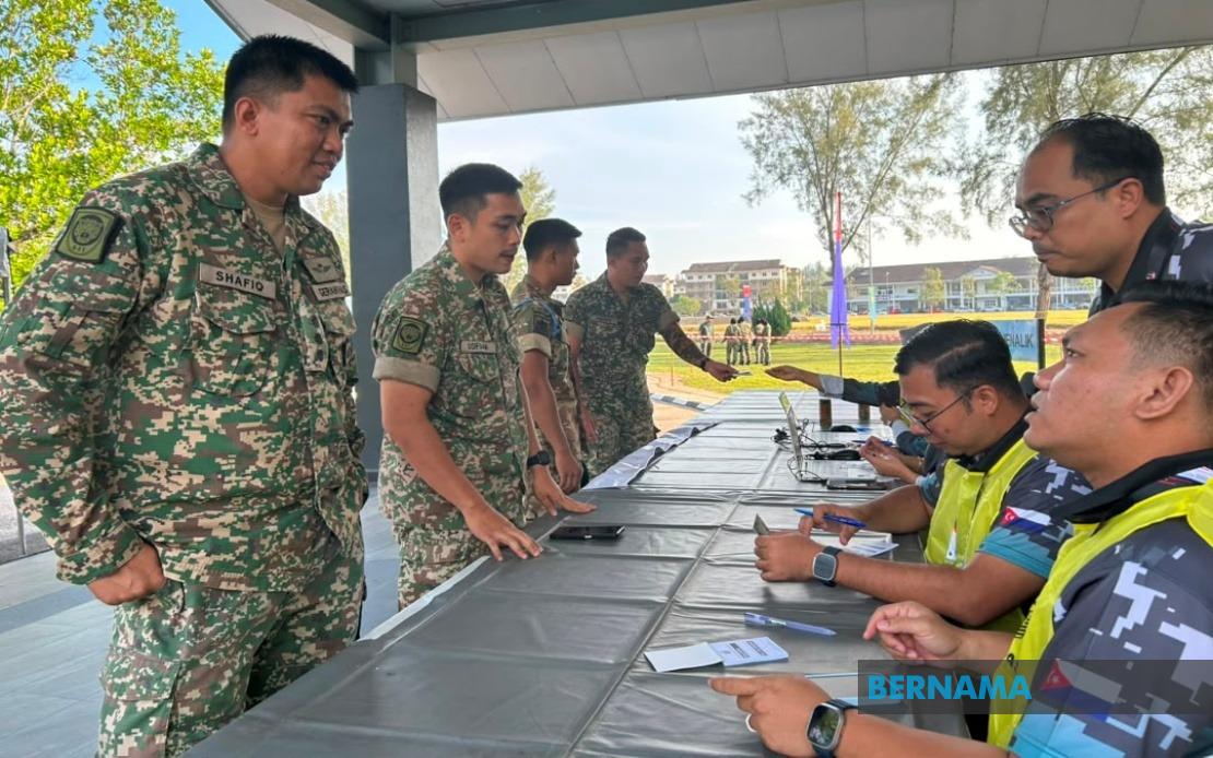 Johor Early Voting Begins Under Fair Skies as Security Personnel Cast Ballots