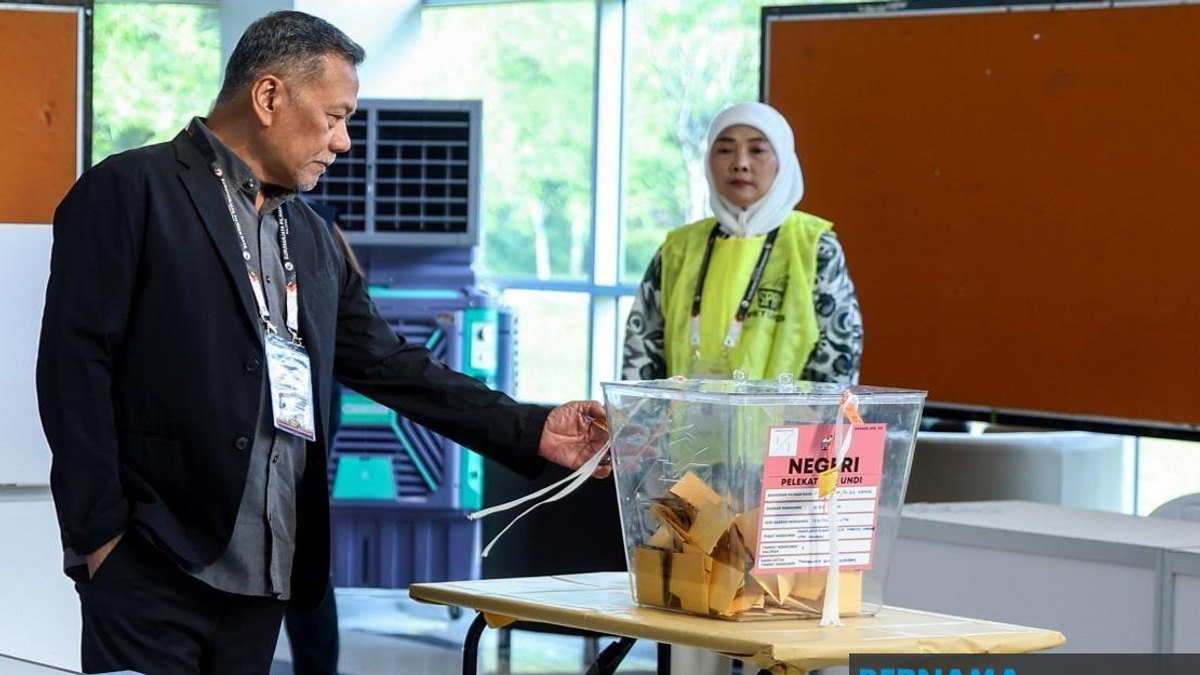 EC Chief Monitors Smooth Conduct of Johor State Election at Four Polling Centres
