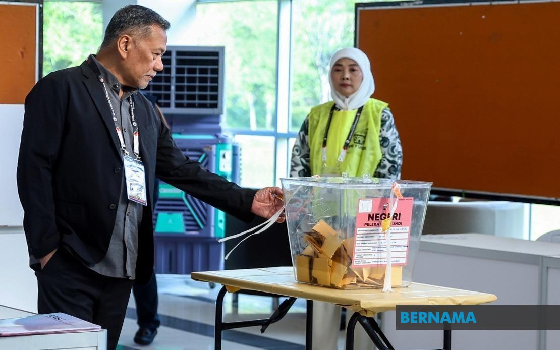 EC Chief Monitors Smooth Conduct of Johor State Election at Four Polling Centres