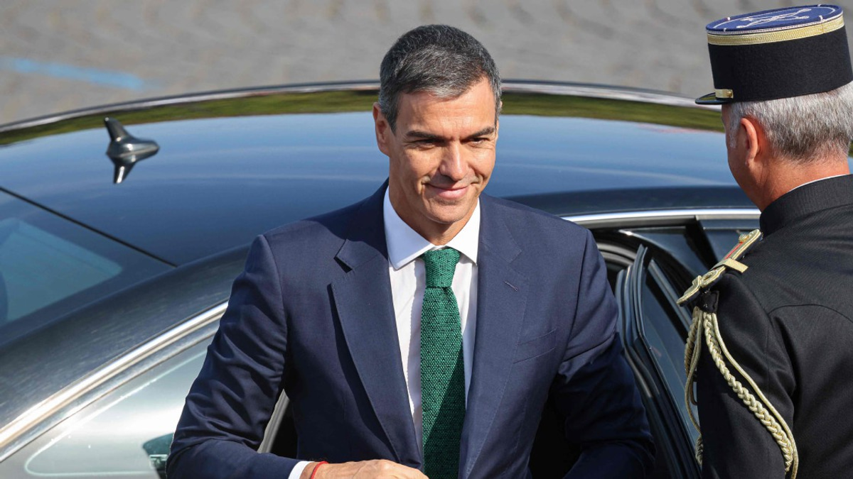 Spain PM Celebrates Team Spirit Ahead of World Cup Final Showdown