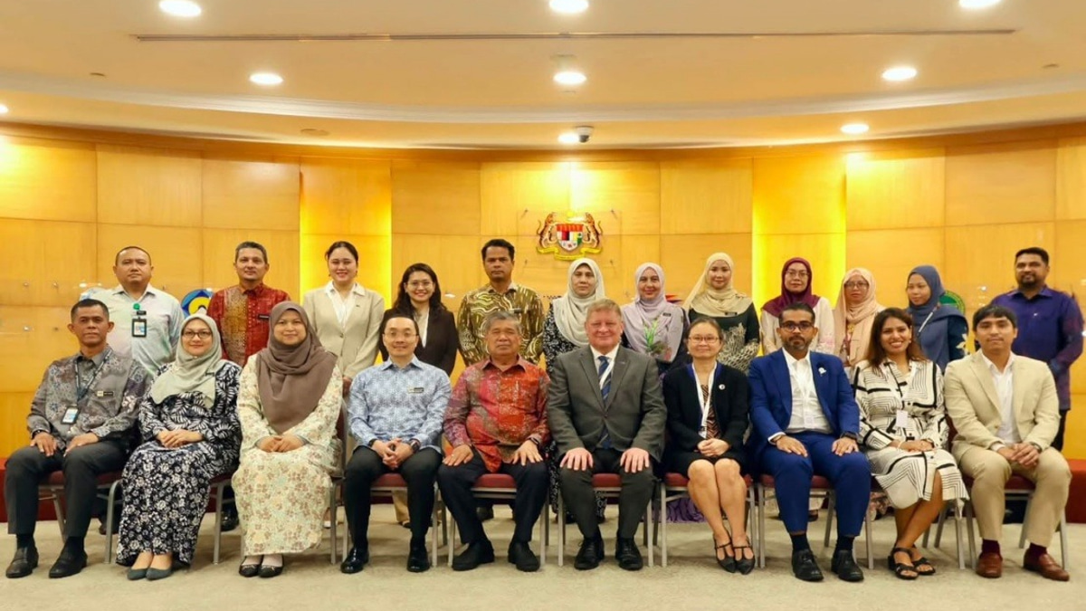 Agriculture Minister Mohamad Sabu Meets EU-ASEAN Business Council on Food Security and Trade