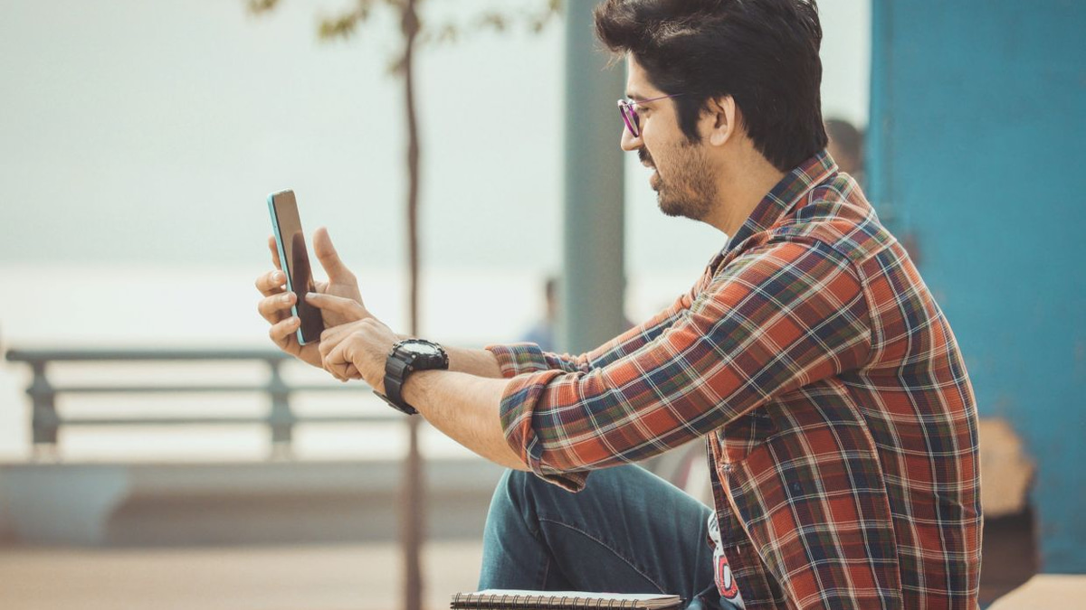 India's Young Protesters Turn to Bluetooth Messaging as Government Blocks Internet