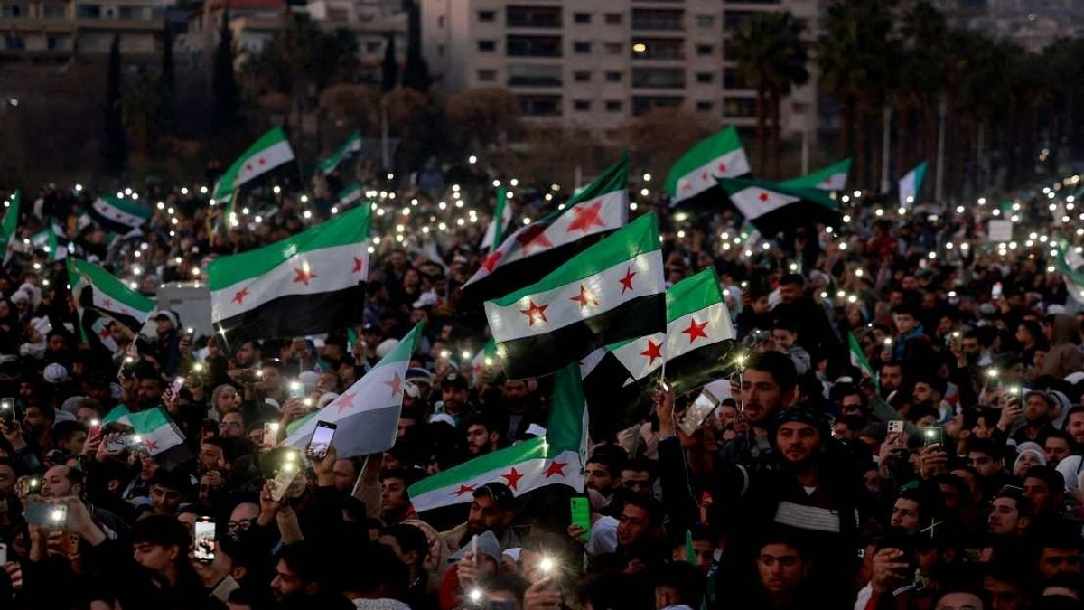 Israeli Forces Shell Southern Syria's Quneitra Province in Latest Escalation