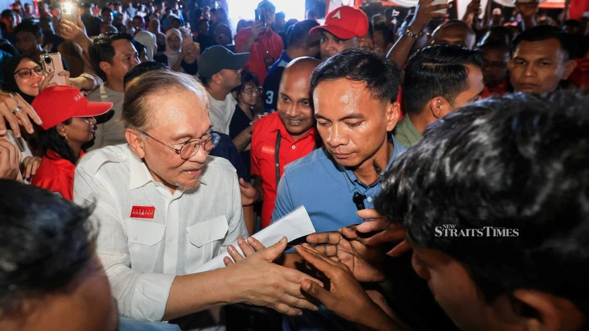 Anwar Dismisses Calls for Early Election, Affirms Unity Government's Mandate to Govern