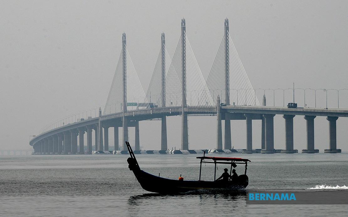 Penang Eyes Balanced Solution to Fishing Ban Under Twin Bridges