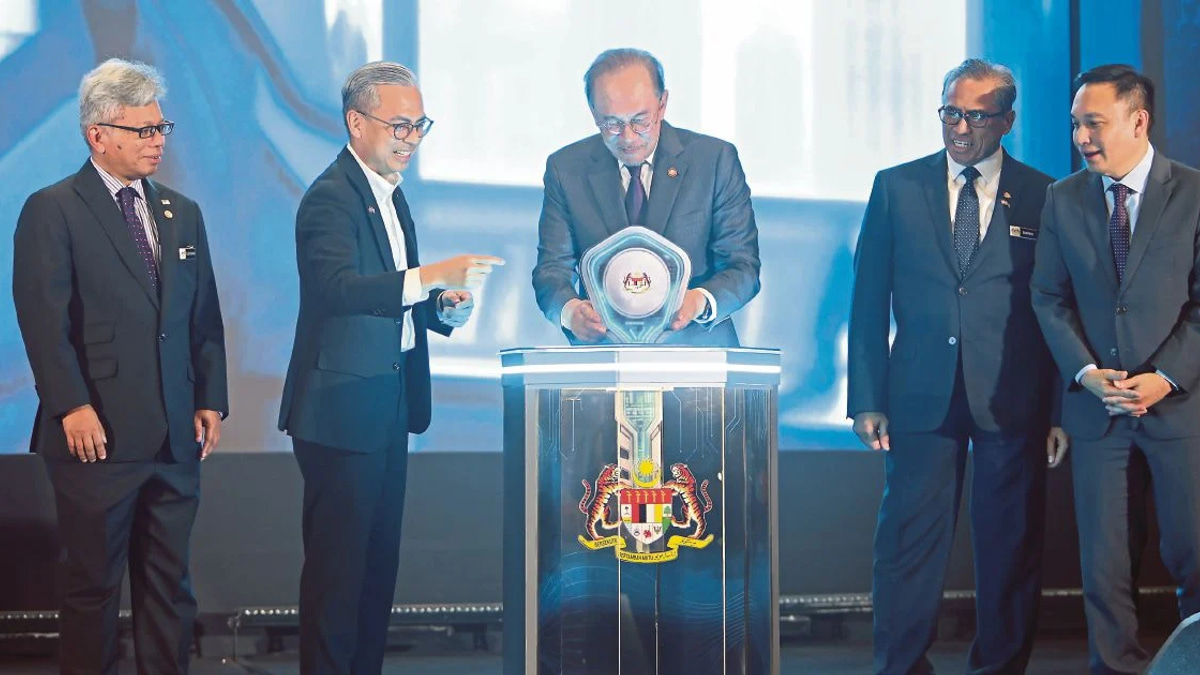 Malaysia Must Embrace Comprehensive Security Strategy Beyond Traditional Defences, Says Anwar