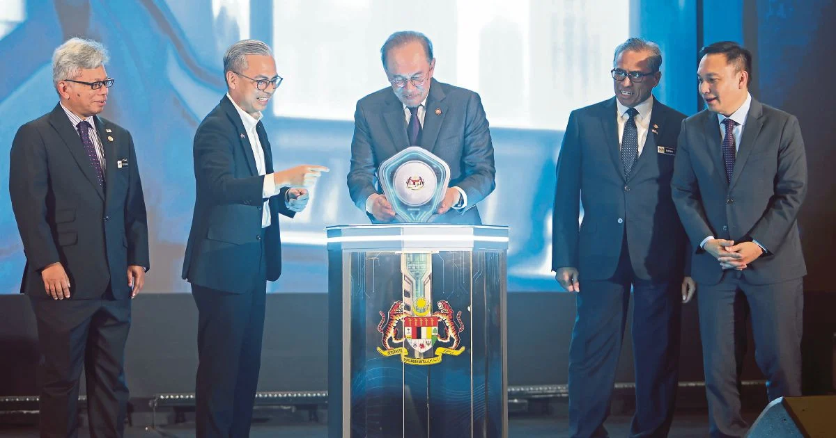 Malaysia Must Embrace Comprehensive Security Strategy Beyond Traditional Defences, Says Anwar