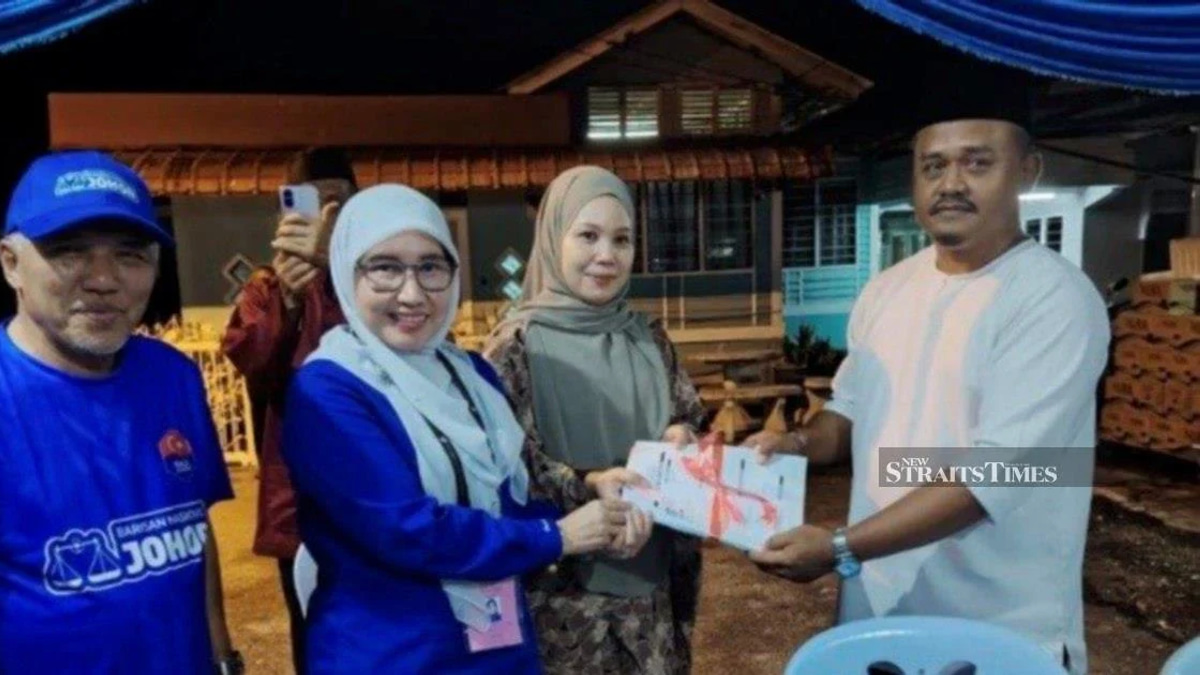 Umno welcomes 200 defectors from rival parties ahead of Johor state election