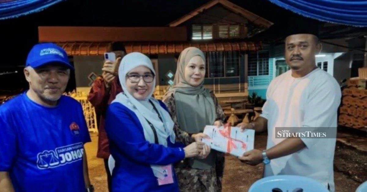 Umno welcomes 200 defectors from rival parties ahead of Johor state election