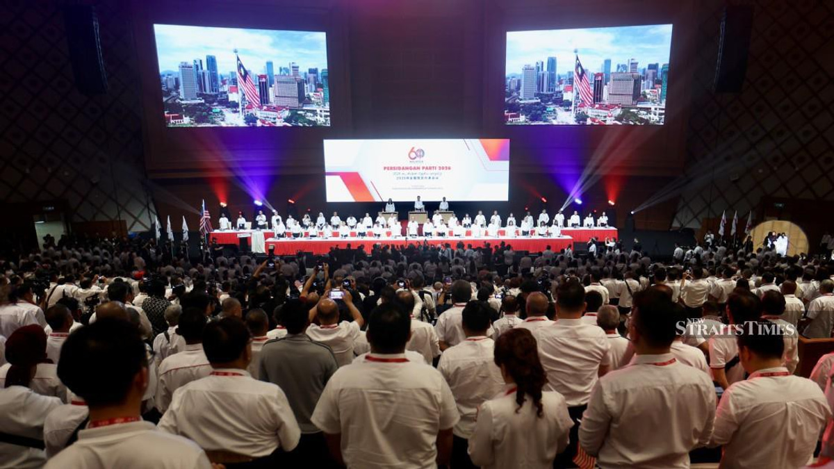 DAP Votes Overwhelmingly to Remain in Unity Government