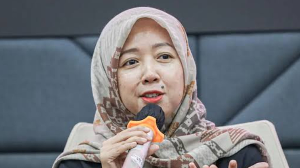 China's Wang Yi Heads to Jakarta for Talks on South China Sea, Investment Issues