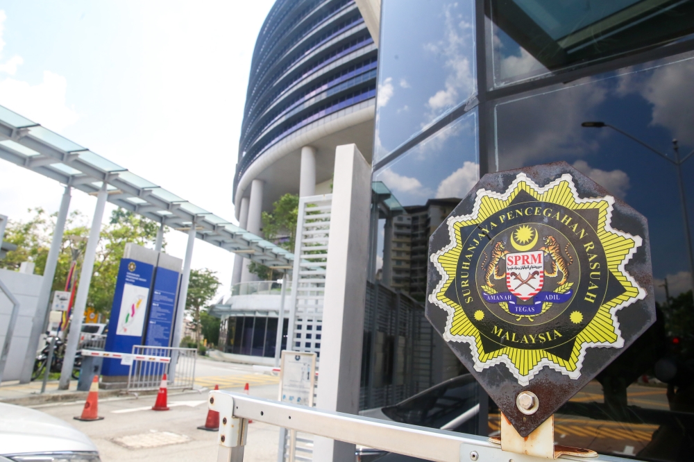 Former Civil Servant Held by Anti-Corruption Agency Over RM300,000 Aid Fraud Scheme