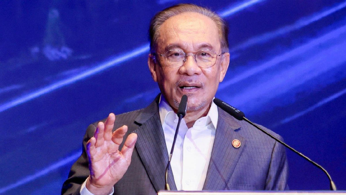 Prime Minister Datuk Seri Anwar Ibrahim Undergoing Medical Examinations