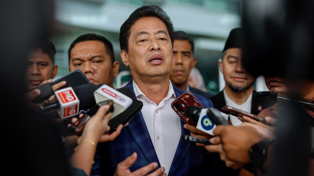 Azam Baki Denies Involvement in RM178 Million Contract Linked to Brother's Company