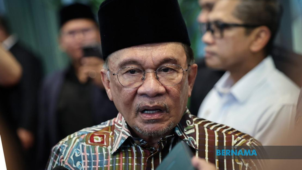PM Anwar: Government Will Not Tolerate Refugees Breaking Laws or Disrupting Order
