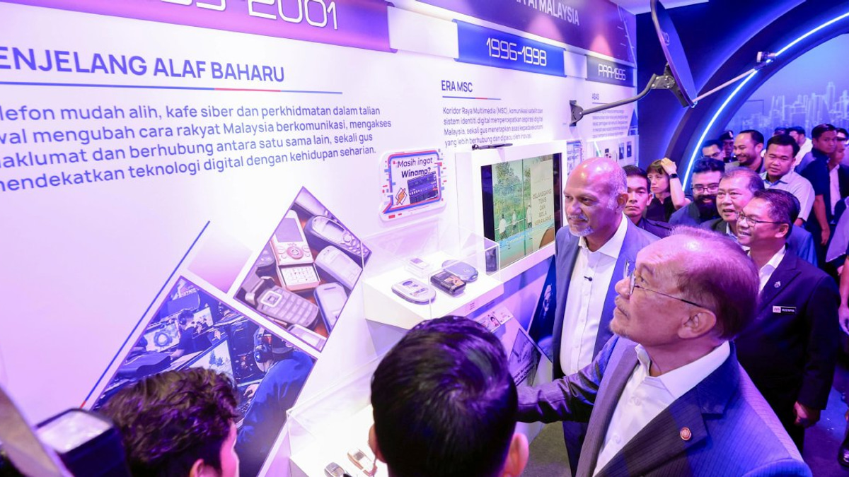 Anwar cautions against AI divide as Malaysia pursues tech leadership