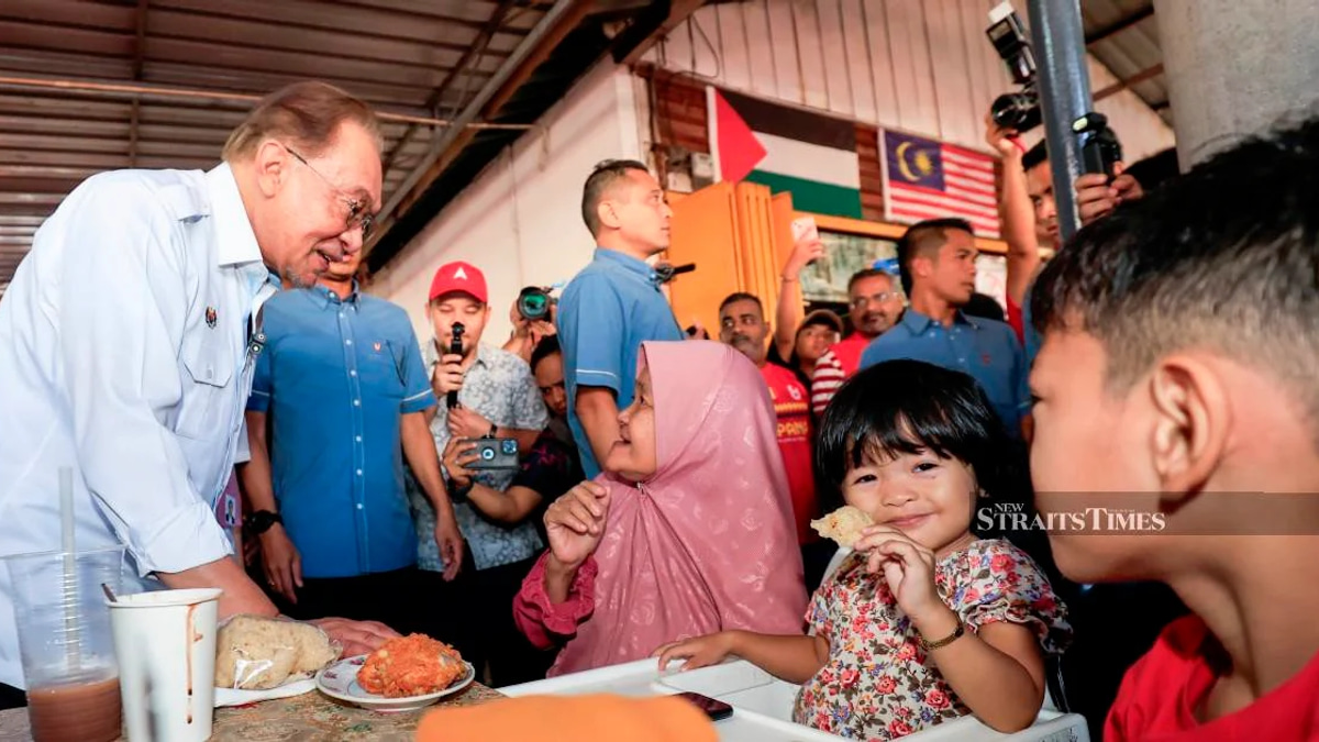 Anwar Acknowledges Administrative Shortcomings, Signals Measured Progress for Johor