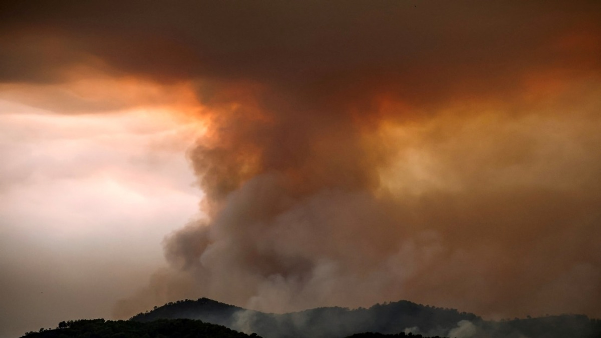 Spain Faces Historic Wildfire Crisis as Nearly 100,000 Evacuated Across Central Regions