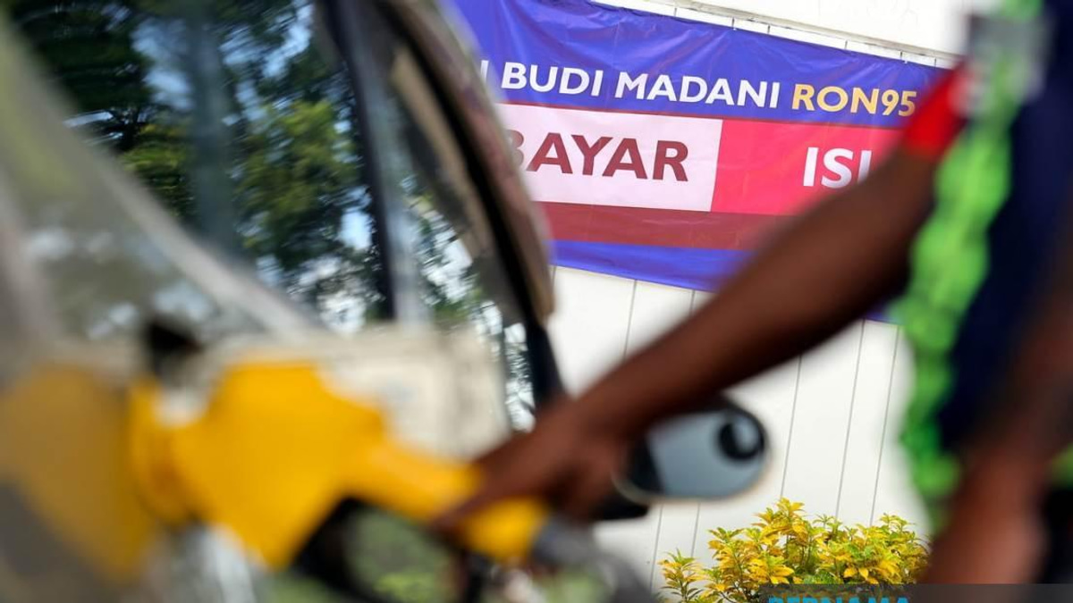Malaysia to Sustain People's Aid Amid RM40 Billion Petroleum Subsidy Burden