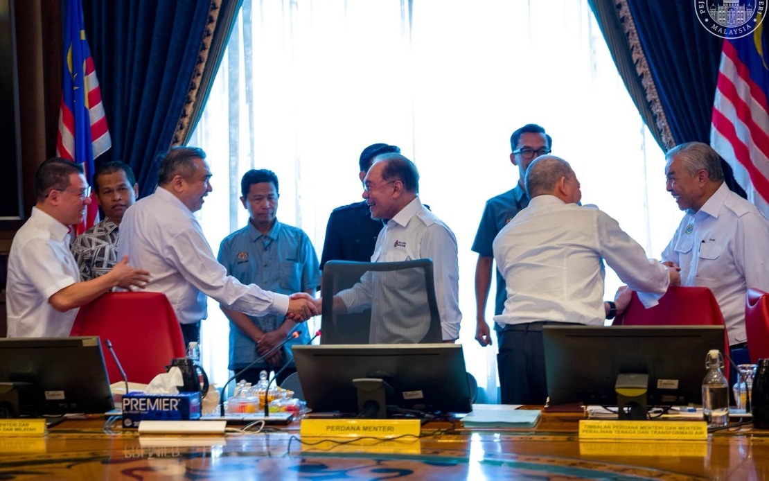 Anwar's Unity Message Strikes Chord Amid Coalition Campaign Tensions