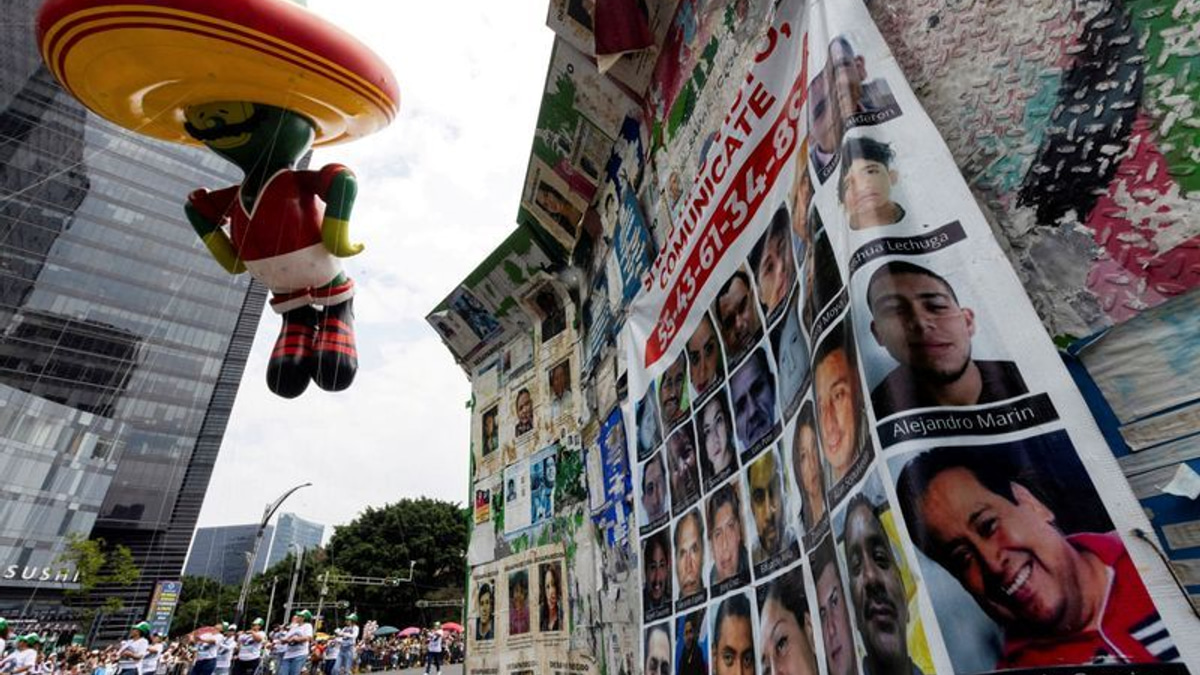 Mexico's World Cup Euphoria Masks Persistent Social Crises and Economic Strain