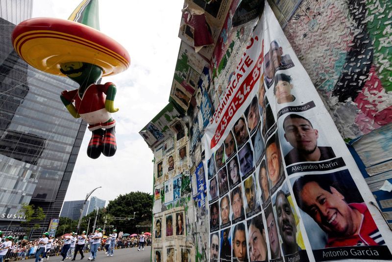 Mexico's World Cup Euphoria Masks Persistent Social Crises and Economic Strain
