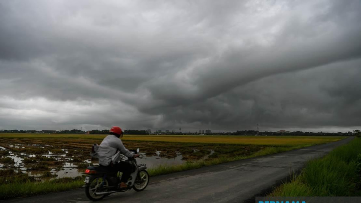 MetMalaysia Warns of Severe Thunderstorms Across Peninsula, Sarawak and Sabah